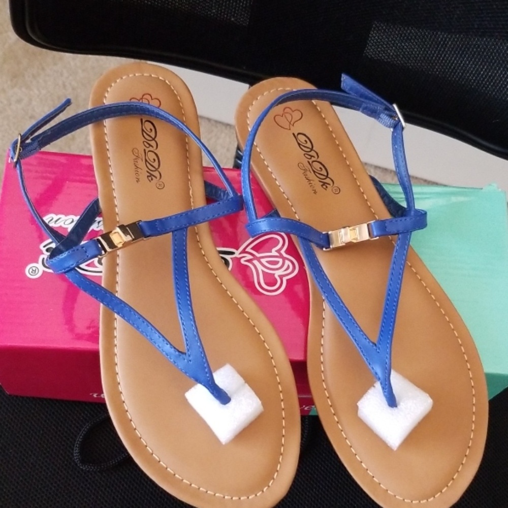NWOT Navy thong sandal.